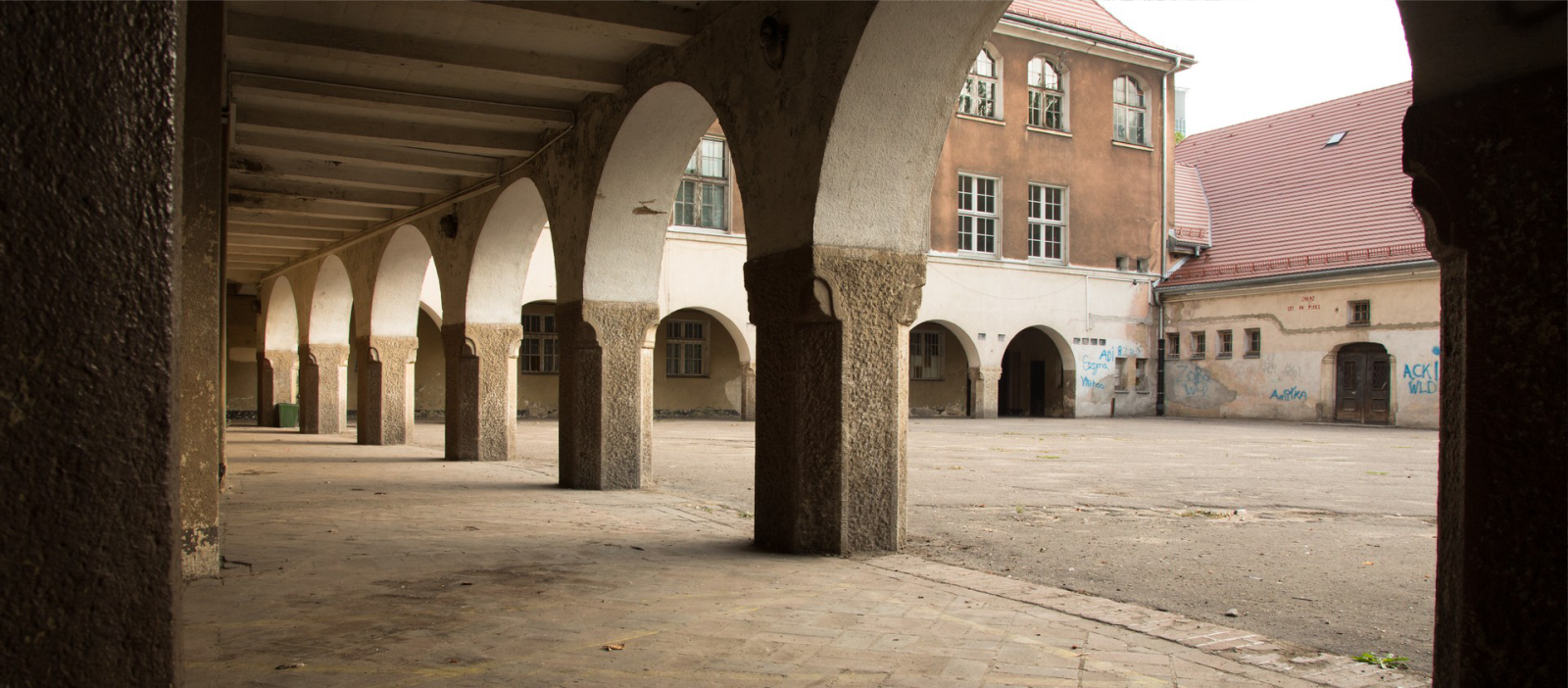 Ul. Różana - szkoła