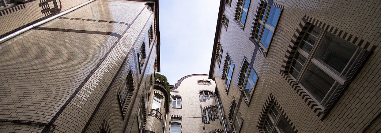 Pasaż Wielka 21 - Woźna 9